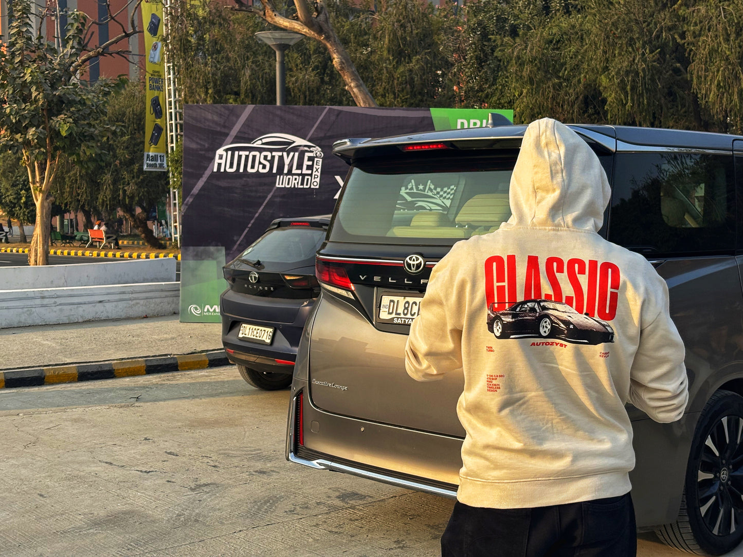 CLASSIC OVERSIZED HOODIE